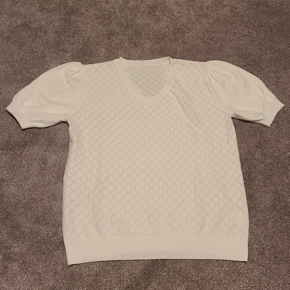💰Make an offer, bundle and save💰 NWOT White short sleeve see through